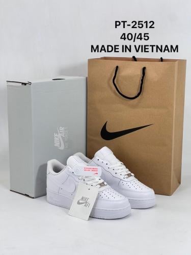 حذاء رجالي من ماركة نايك (Nike Air Force)