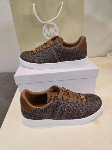 حذاء نسائي من ماركة مايكل كورس(Michael kors)