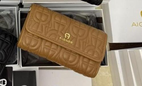 حقيبة يد نسائية من ماركة آيغنر (AIGNER)