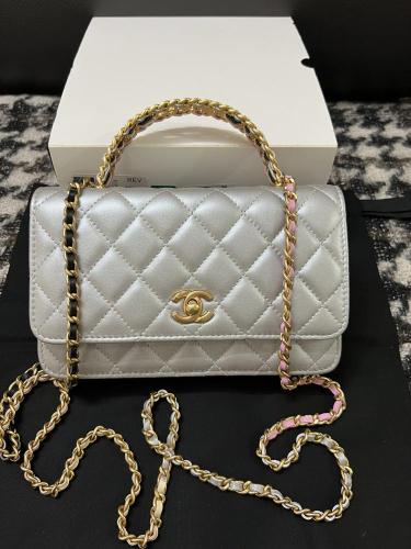 حقيبة يد نسائية جديدة من ماركة شانيل (Chanel)