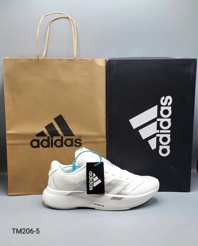 حذاء رجالي رياضي من ماركة اديداس (Adidas )