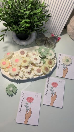 شموع معطره مع الكرت