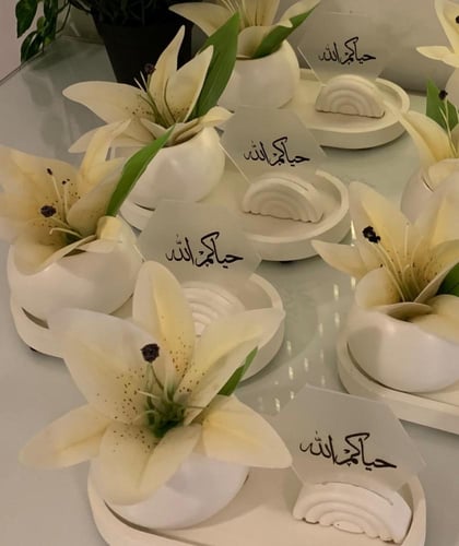 أطقم ضيافة اوف وايت مع اكريلك ورد