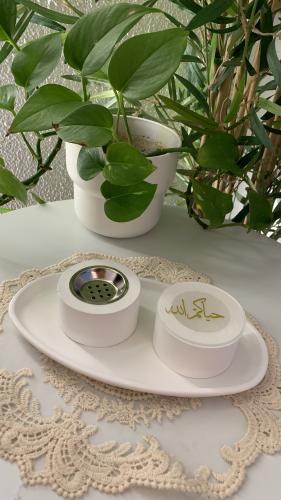 مبخره ناعمه مع الصحن وعلبه بغطاء اكريلك