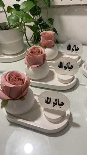 أطقم ضيافة ابيض مع اكريلك ورد