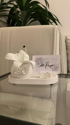 أطقم ضيافة ابيض مع ورد ديكور