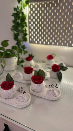 أطقم ضيافة رش نقاط اسود مع اكريلك اوكرت