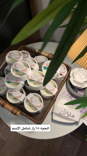 شمعه علبه مخططه ناعمه حجم وسط