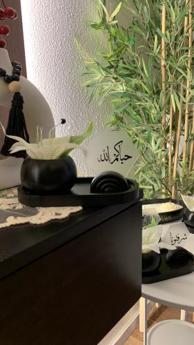 أطقم ضيافة اسود