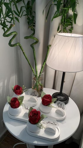أطقم ضيافة ابيض مع اكريلك ورد