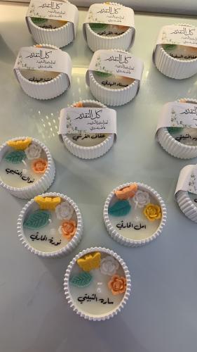 شمعه علبه مخططه ناعمه حجم وسط