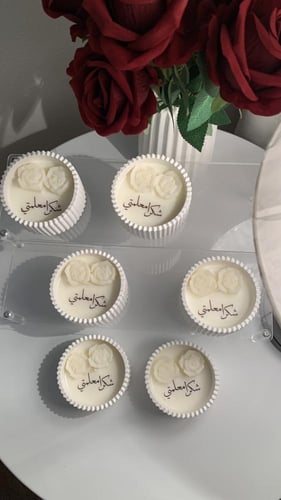 شمعه علبه مخططه ناعمه حجم وسط