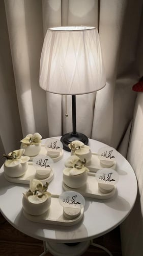 أطقم ضيافة اوف وايت مع اكريلك ورد