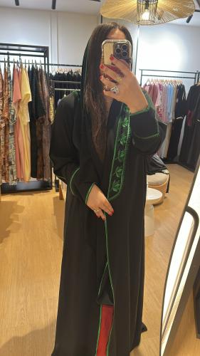 عباية طيبة ..الكريب الاسود و التطريز بالاخضر