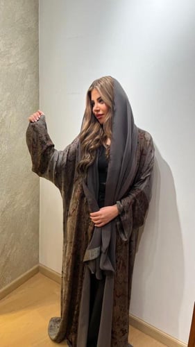 عباية شيفون دبل فيس رمادي و طرحة ليزر رمادي