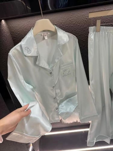 بيجاما HELLO KITTY من الساتان الفاخر