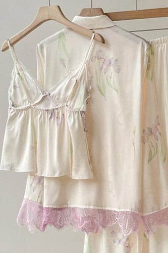 بيجاما الأناقة والفخامة من الساتان الفاخر