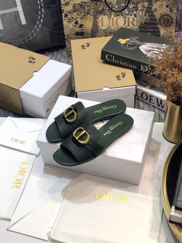 Dior Montaigne Flat