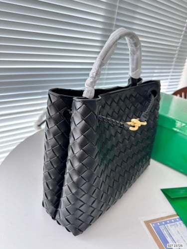 Bottega Medium بوتيغا