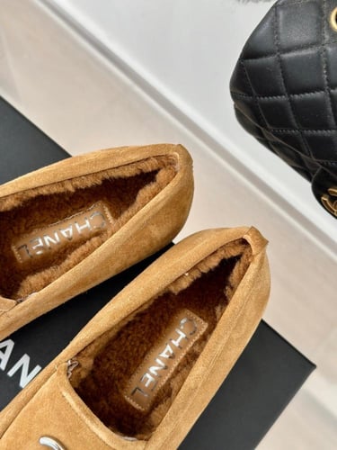 Chanel Loafers فلات