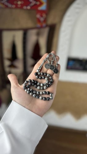 عقبق برازيلي رمادي غامق