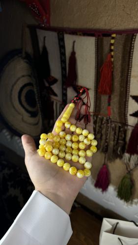 بكلايت شبيه الكهرمان