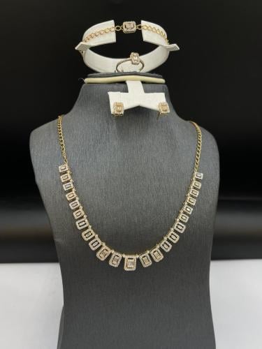 طقم ذهب تصميم الالماس عيار 18