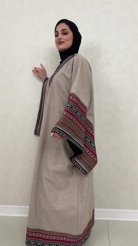 بشت جوخ نسائي مطرزه بسدو تراثي بشكل جديد