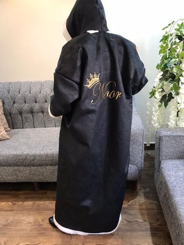 فروة صوف نسائية سوداء