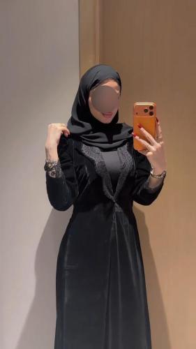 عبايه شتويه مخمل مع دانتيل