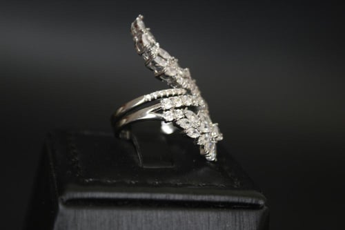 خاتم زركون مطلي بالروديوم – تصميم مزدوج بلمسة فاخر...