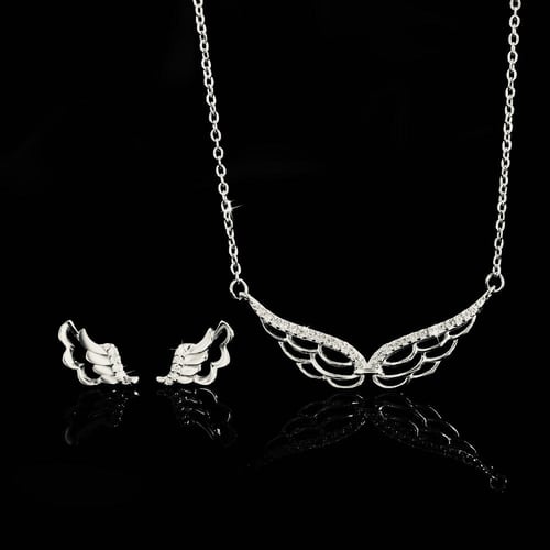 طقم فضة أنيق مكوّن من عقد وحلق بتصميم راقٍ