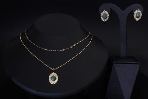 طقم مقاوم للصدأ مطلي بالذهب بحجر أخضر