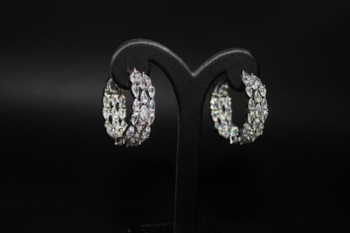 حلق بحجر الزركون مطلي بالروديوم