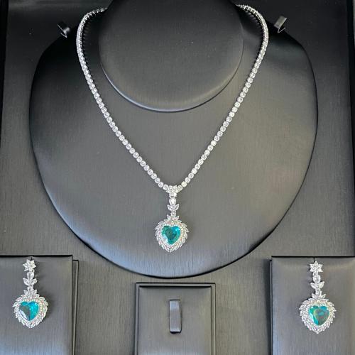 طقم فضي فاخر بجوهرة خضراء مطلي بالفضة والروديوم