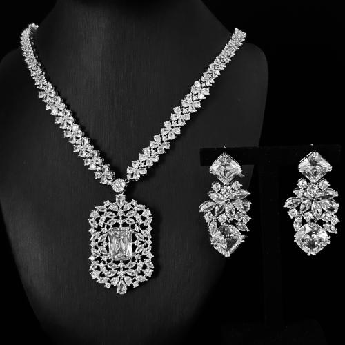 Elegant luxurious zircon set