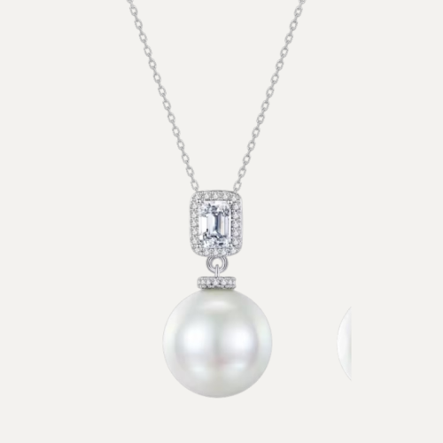 Zircon necklace decorated with pearls