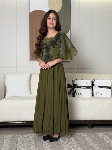 فستان زيتي شيفون وتطريز ورود بارز