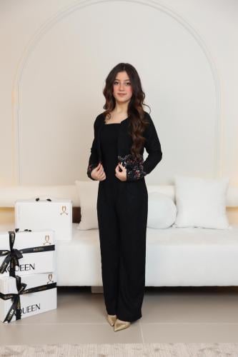 جمبسوت أسود أنيق بتطريز فاخر ولمسة عصرية