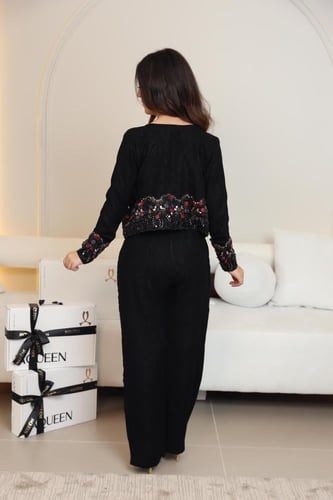 جمبسوت أسود أنيق بتطريز فاخر ولمسة عصرية