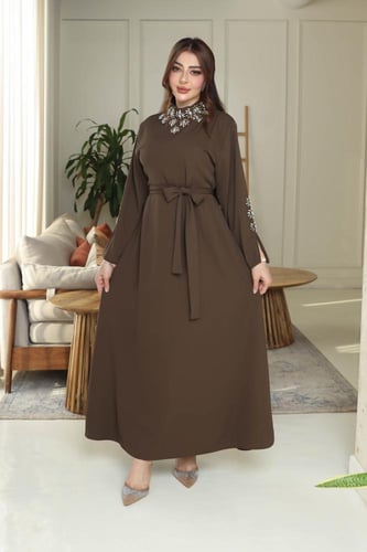 جلابيه بني بتطريز فخم ورباط خصر أنيق