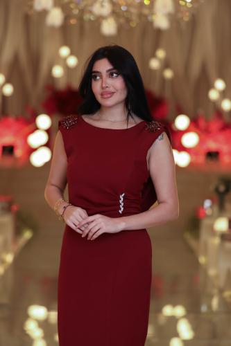فستان سهرة طويل باللون البرغندي