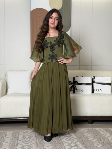 فستان زيتي شيفون وتطريز ورود بارز