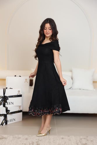 فستان أسود أوف شولدر بتطريز فاخر