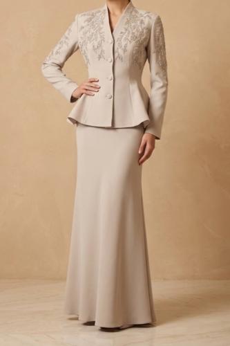 تنورة طويلة مع جاكيت بيبلوم