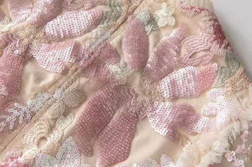 فستان كشكش مطرز