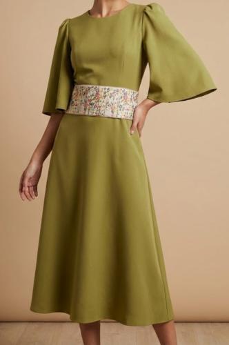 فستان او تنورة وبلوزة للمناسبات