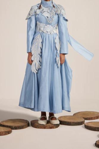 فستان سهرة هندي سماوي بتطريز فاخر