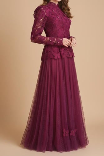 تيور دانتيل مع تل