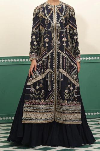 كورتا هندية بفتحة أمامية.